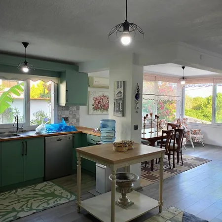 With Private Pool And Unique Sea View In Vilă